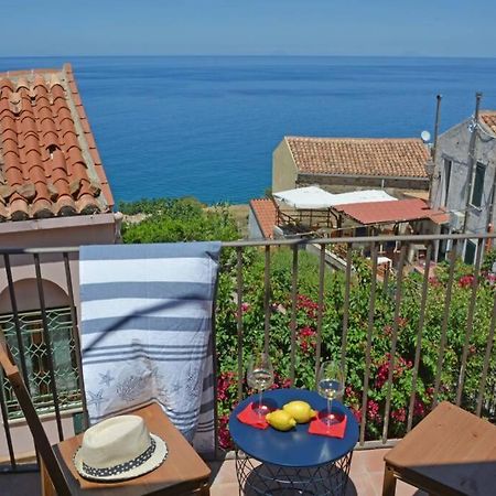 Terrazza Ambrogio Apartment Sant'Ambrogio  Ngoại thất bức ảnh