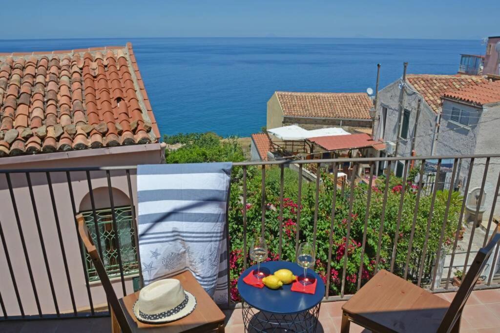 Terrazza Ambrogio Apartment Sant'Ambrogio  Ngoại thất bức ảnh